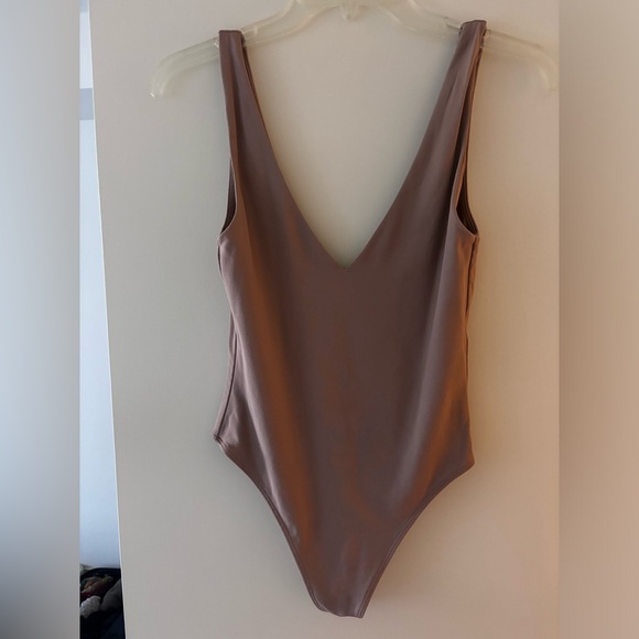 Contour V-Neck Bodysuit - Picture 2 of 2